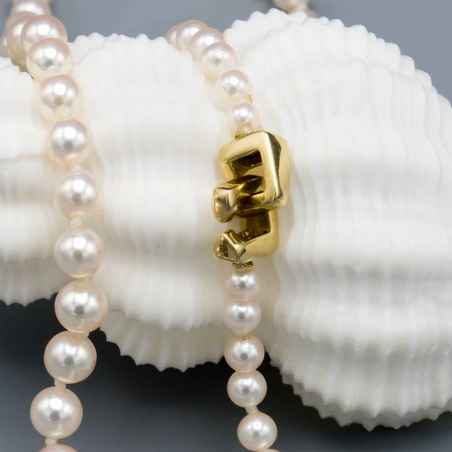 Japanese Akoya Graduated Pearl Necklace 19.5 Inch on Display, Holly Zhang