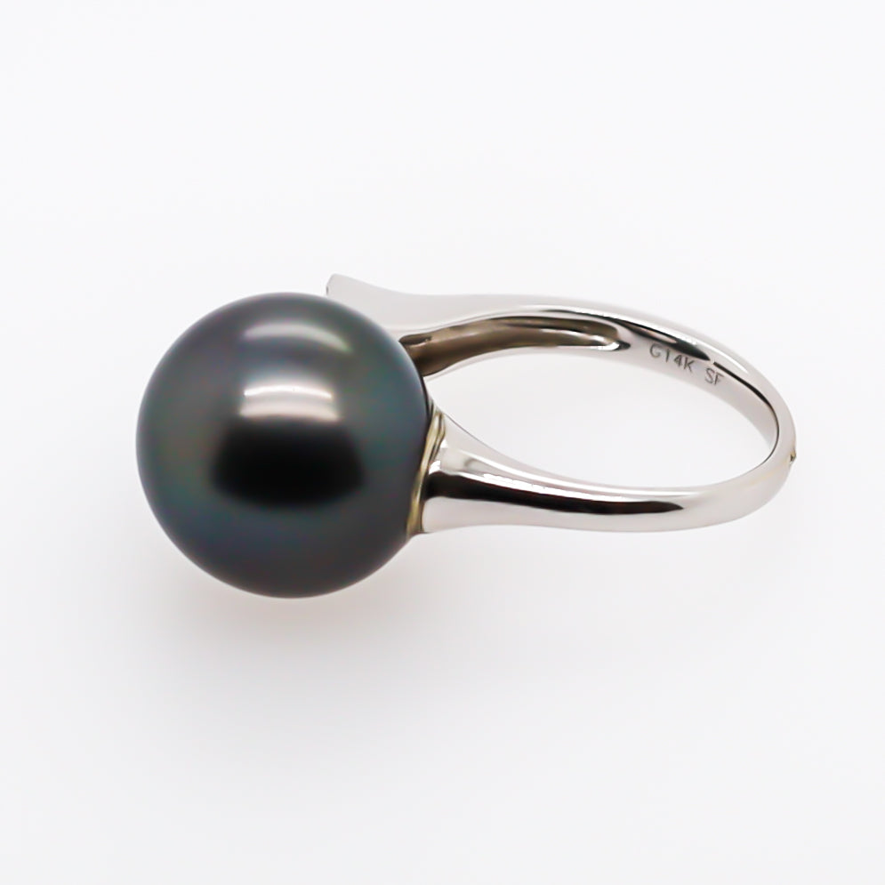 Black Tahitian Pearl Diamond Ring - Close-Up of Setting