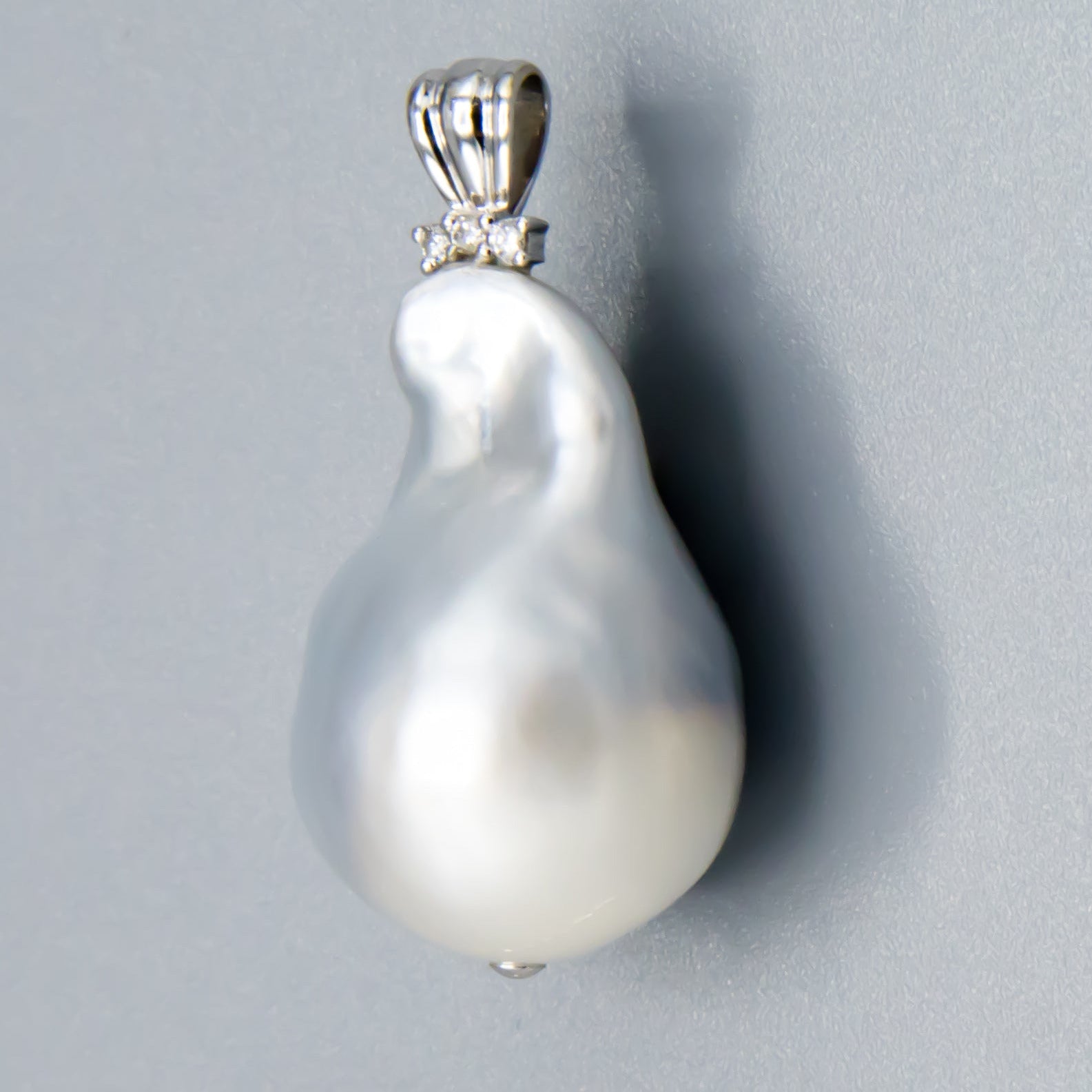 White South Sea Baroque Pearl Pendant – Diamond Accents, 14K White Gold Setting