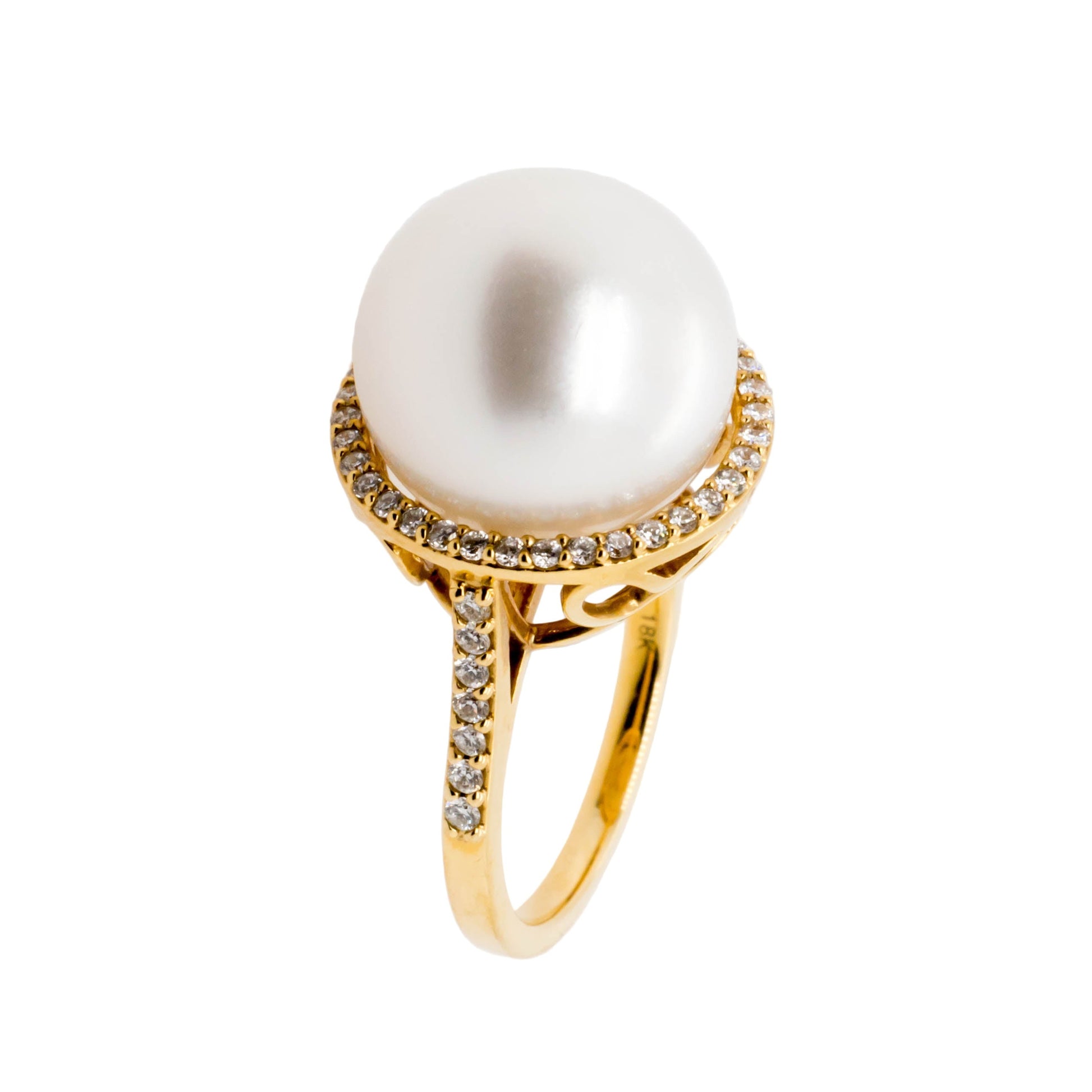 White pearl diamond ring 18K yellow gold - detail of diamond accents