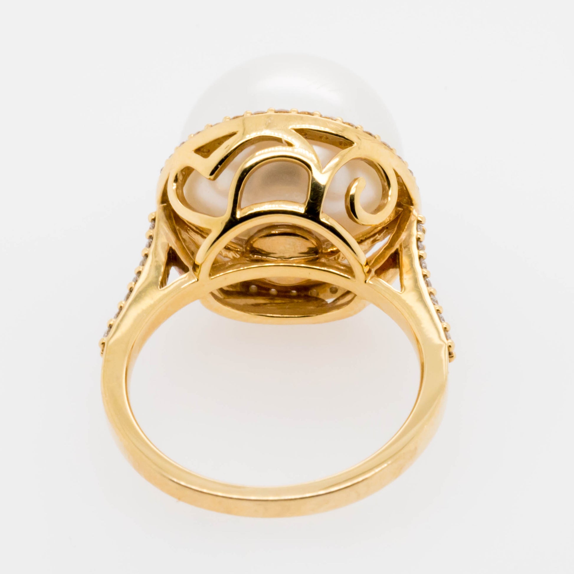 White pearl ring 18K gold - alternate angle showing pearl quality