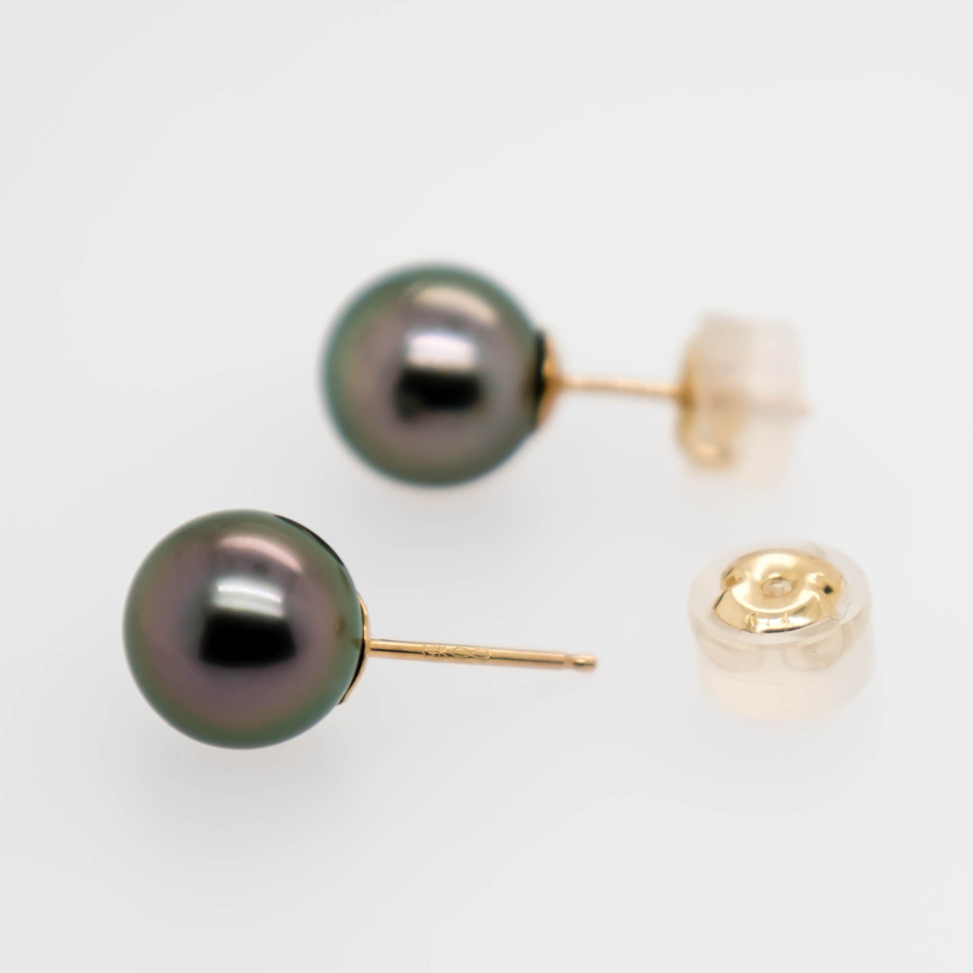 14K yellow gold Tahitian pearl earrings - luxury jewelry detail