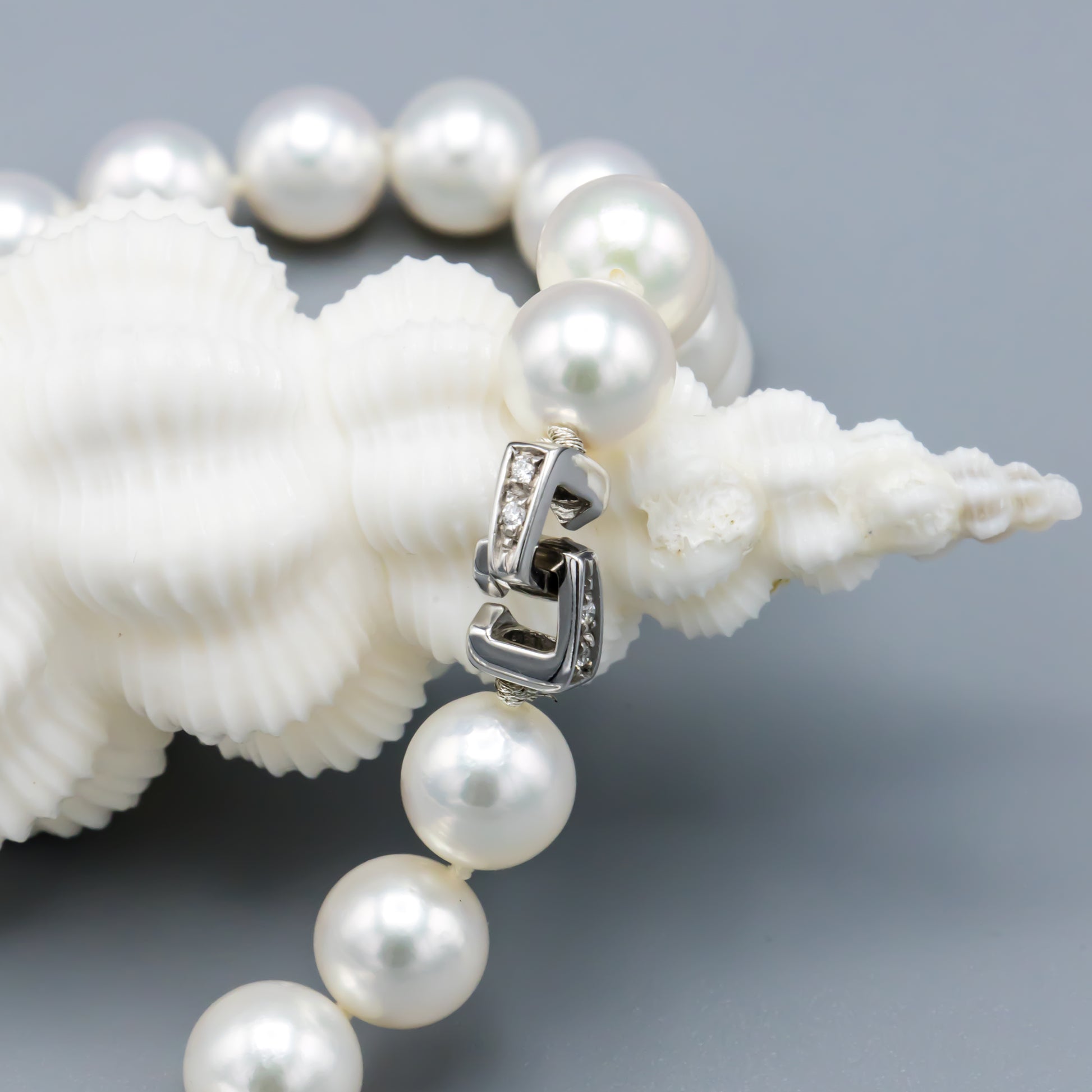 Hanadama Akoya Pearl Necklace 14K white gold diamond clasp close-up