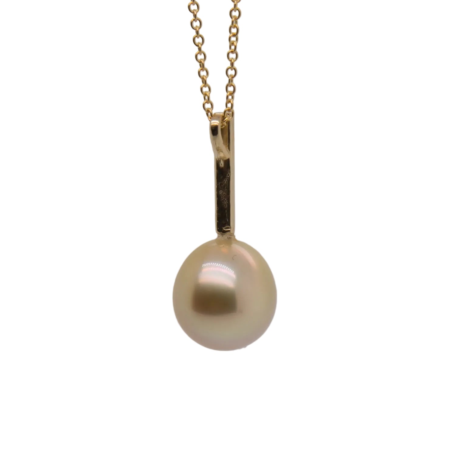 Holly Zhang Pearl Gallery – Golden South Sea Pearl Necklace Detail